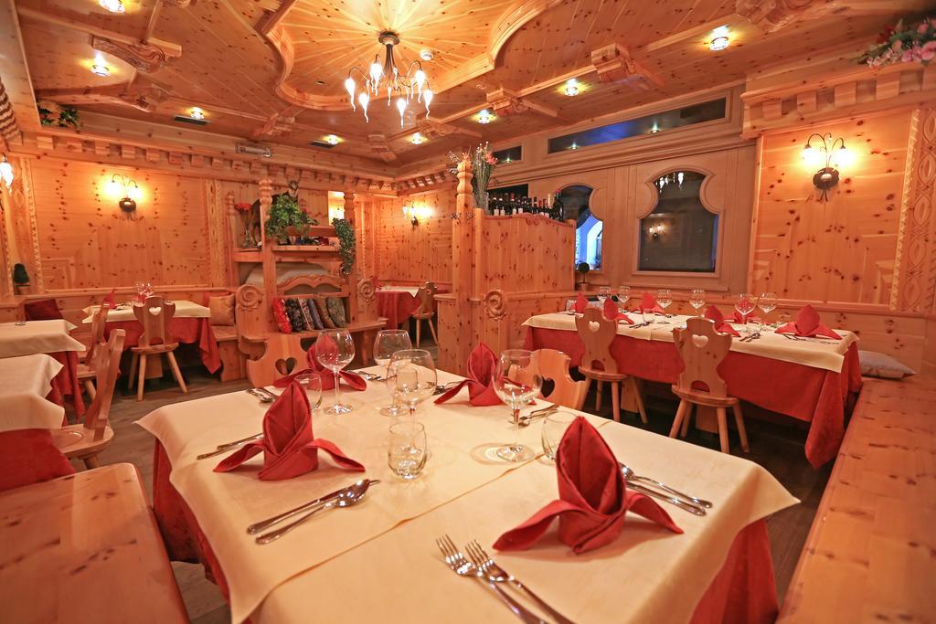 Hotel Laurin Canazei Oda fotoğraf