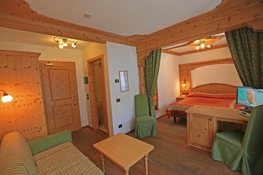 Hotel Laurin Canazei Oda fotoğraf