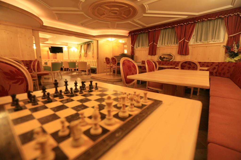 Hotel Laurin Canazei Oda fotoğraf